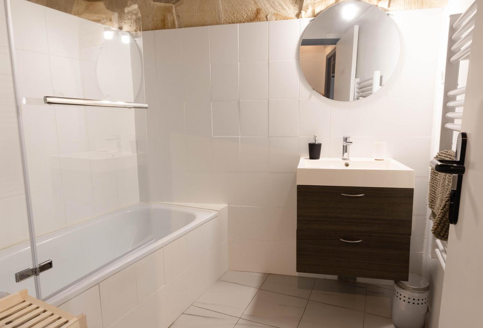 Immeuble 3 Apparts Centre Historique St Gilles Maisoncarreeconciergerie Saint-Gilles  Εξωτερικό φωτογραφία